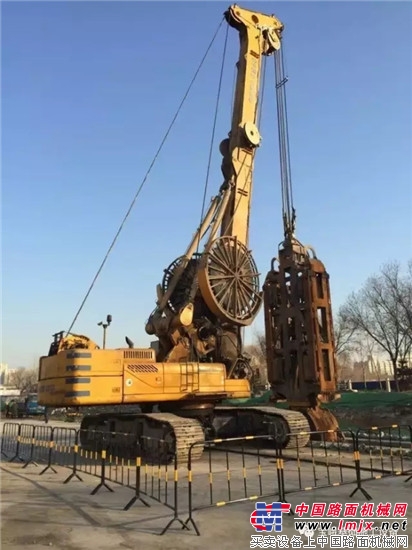 宝峨GB 60液压抓斗服务京张铁路建设,清华园隧道竖井连续墙突破28米厚卵石层