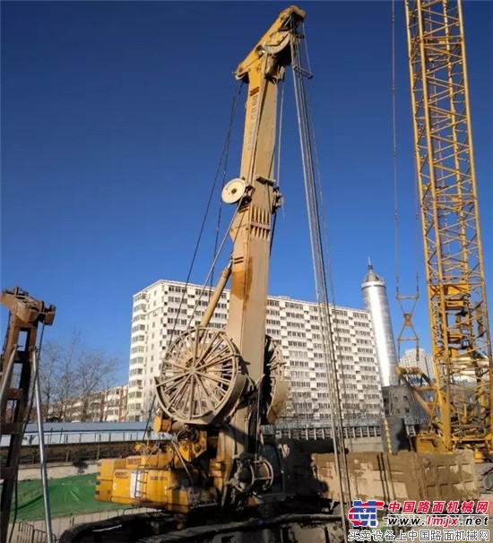宝峨GB 60液压抓斗服务京张铁路建设,清华园隧道竖井连续墙突破28米厚卵石层