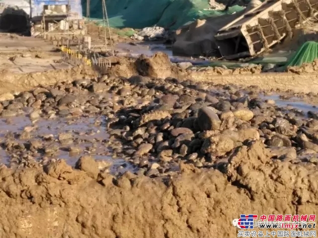 宝峨GB 60液压抓斗服务京张铁路建设,清华园隧道竖井连续墙突破28米厚卵石层