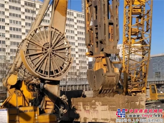 宝峨GB 60液压抓斗服务京张铁路建设,清华园隧道竖井连续墙突破28米厚卵石层