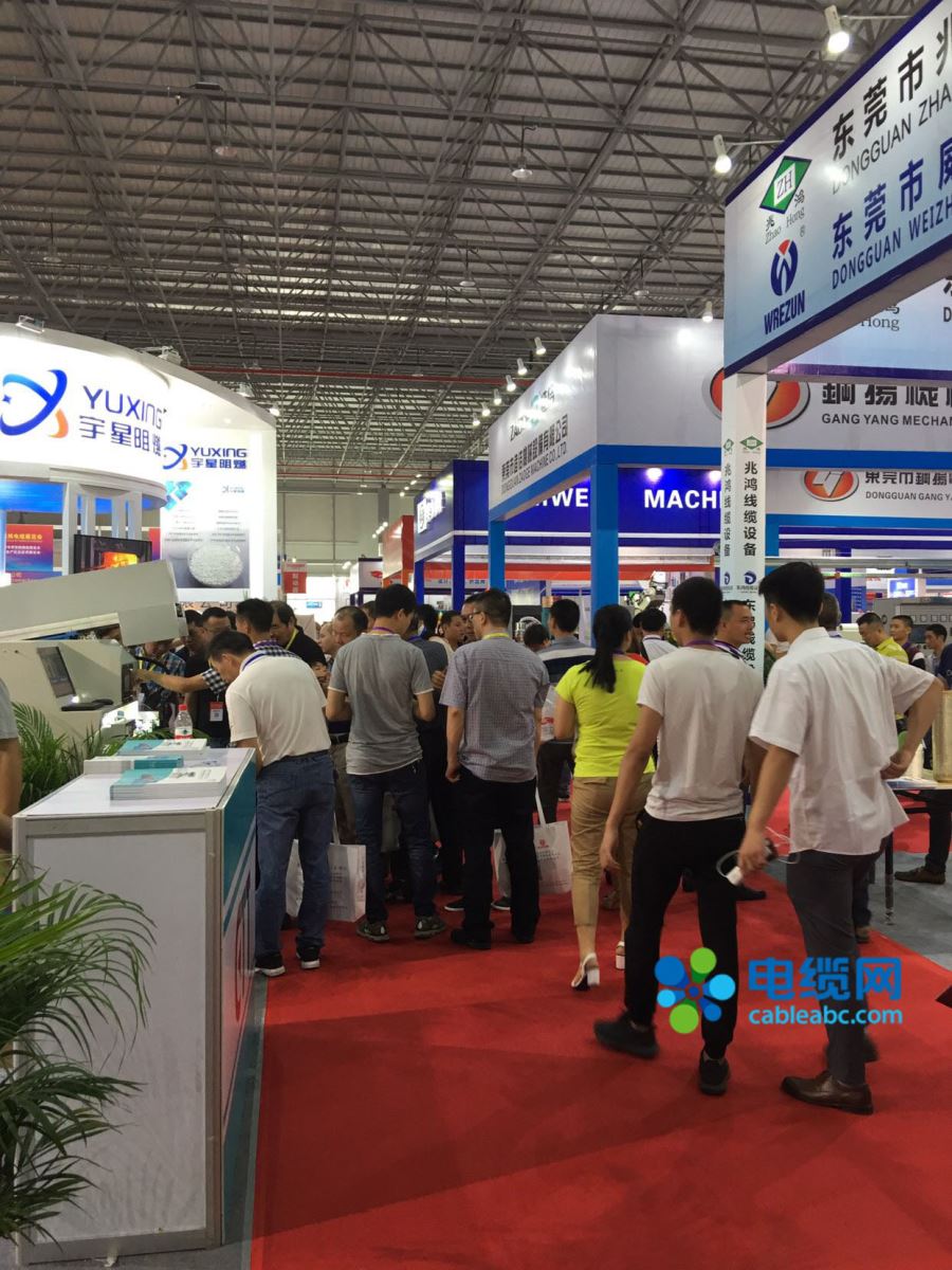 展会人潮涌动