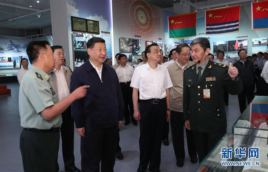 7月21日,党和国家领导人习近平、李克强、张德江、俞正声、刘云山、王岐山、张高丽等在中国人民革命军事博物馆参观“铭记光辉历史 开创强军伟业——庆祝中国人民解放军建军90周年主题展览”。 新华社记者马占成摄