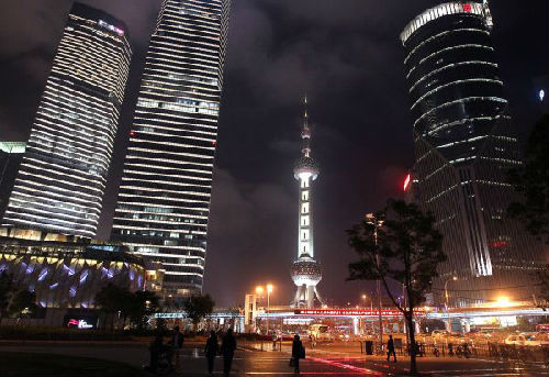 资料图片:上海浦东陆家嘴地区夜景 新华社记者 陈飞 摄