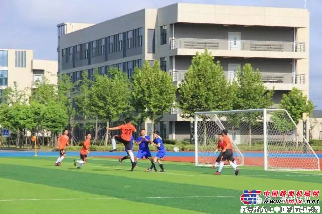 徐工基础钻之队第五届“成功杯”青年足球联谊赛首战告捷!