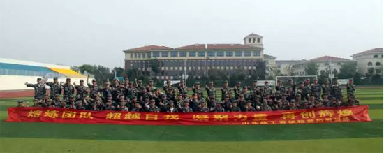 山东临工组织销售精英进行拓展训练