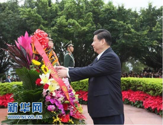 2012年12月7日至11日，中共中央总书记、中共中央军委主席习近平在广东省考察工作。这是习近平在深圳莲花山公园向邓小平铜像敬献花篮。&nbsp;（图片来源：新华社）&nbsp;