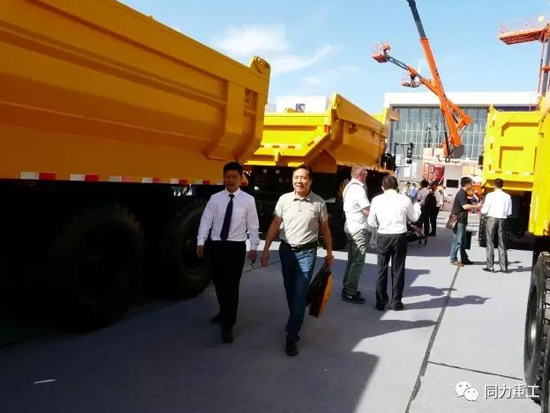 同力重工展位人潮涌动