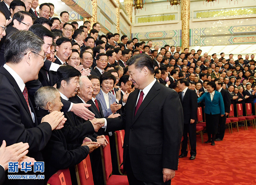 11月17日,全国精神文明建设表彰大会在北京人民大会堂举行。会前,习近平、王沪宁等会见与会代表。 新华社记者 李学仁 摄