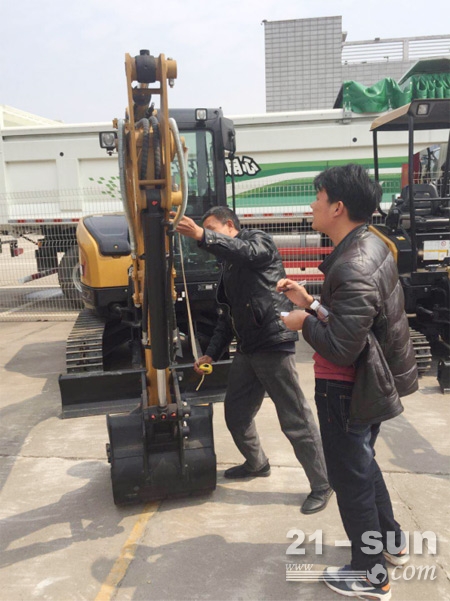 315晚会没爆的猛料,小型挖掘机竟成工程机械行业重灾区?543.jpg