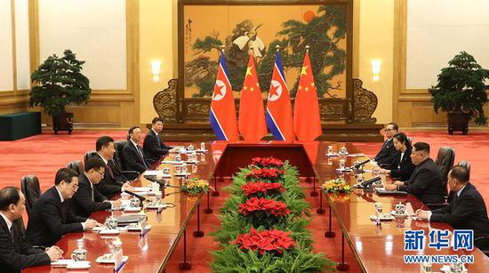 3月25日至28日,应中共中央总书记、国家主席习近平邀请,朝鲜劳动党委员长、国务委员会委员长金正恩对中国进行非正式访问。这是习近平在人民大会堂同金正恩举行会谈。新华社记者 姚大伟 摄
