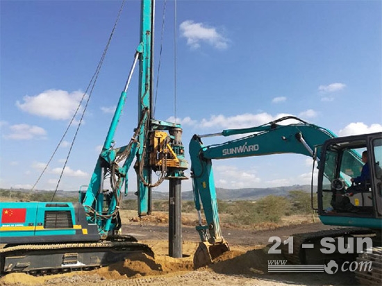 山河智能旋挖和挖机“黄金搭档”在DK114跨B3公路特大桥施工现场