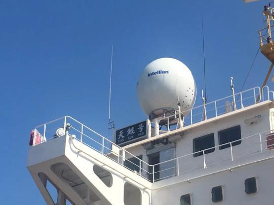 这是“天鲲号”上的主控制室外景(6月7日摄)。