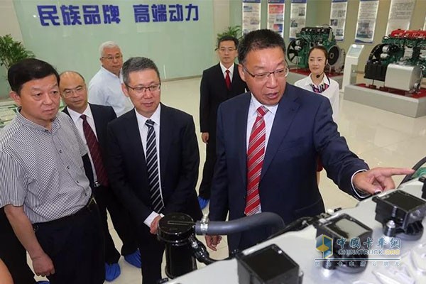 钱恒荣提出了“不留余地、敢于挑战;攻克难题,实现引领”的研发精神
