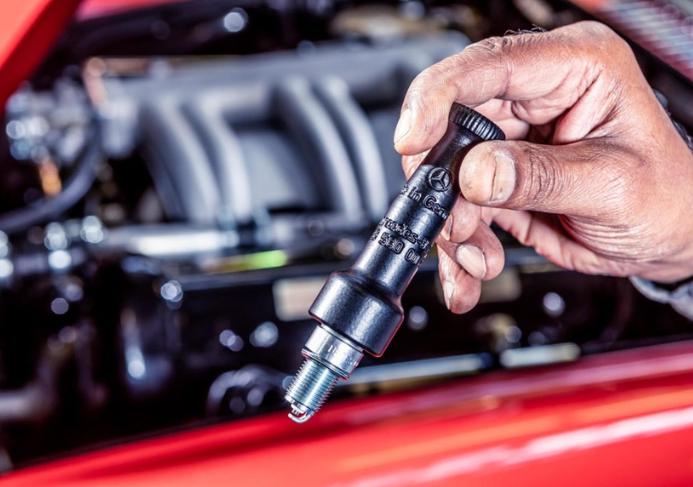 轻量化,黑科技,前瞻技术,梅赛德斯3D打印部件,3D打印火花塞支座,3D打印后视镜基座,